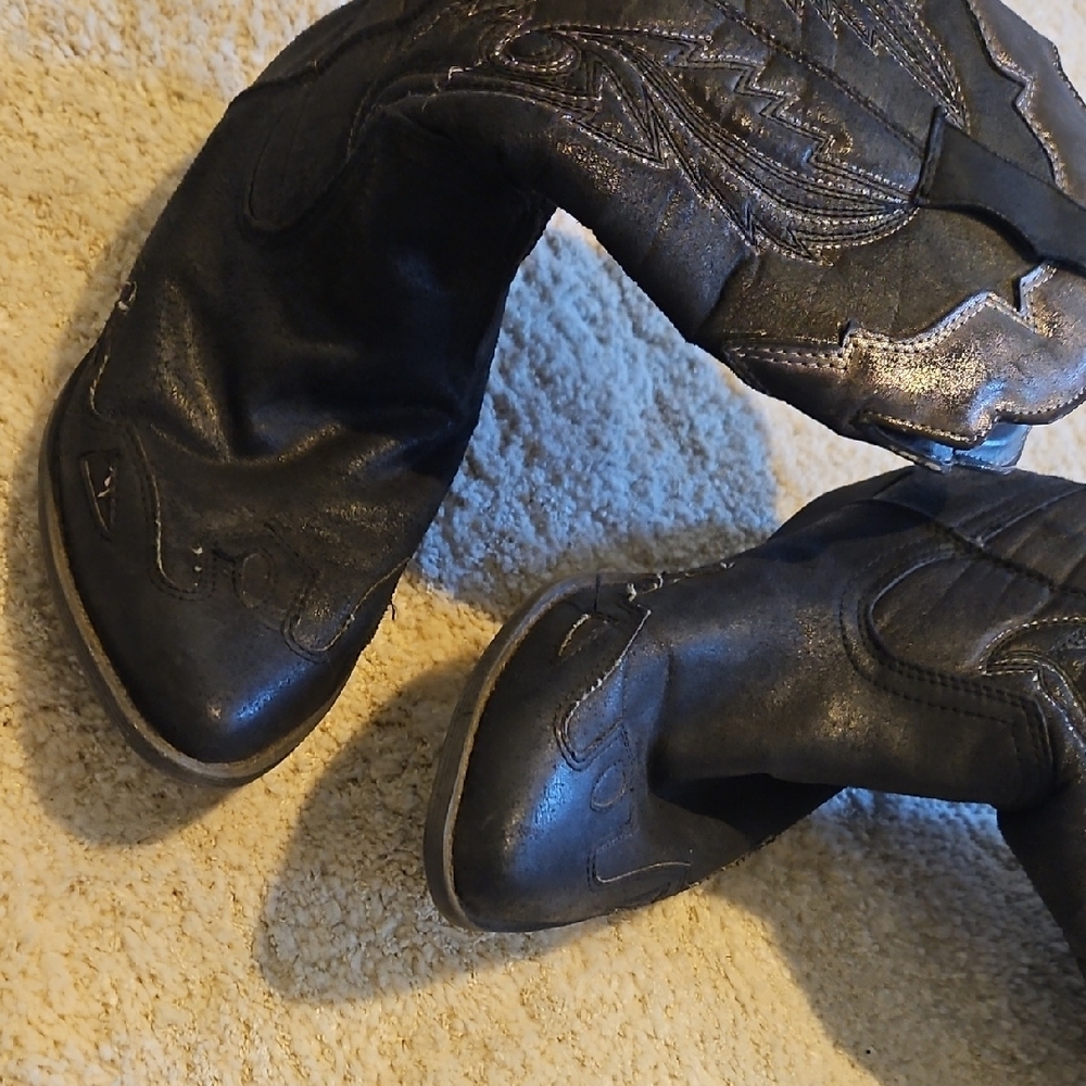 Coconuts by Matisse Black Women's Boot Sole - Branded Detail - Picture 5 of 9